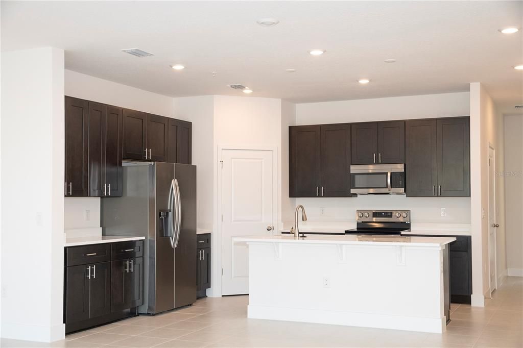 出租: $2,750 (3 贝兹, 2 浴室, 2295 平方英尺)