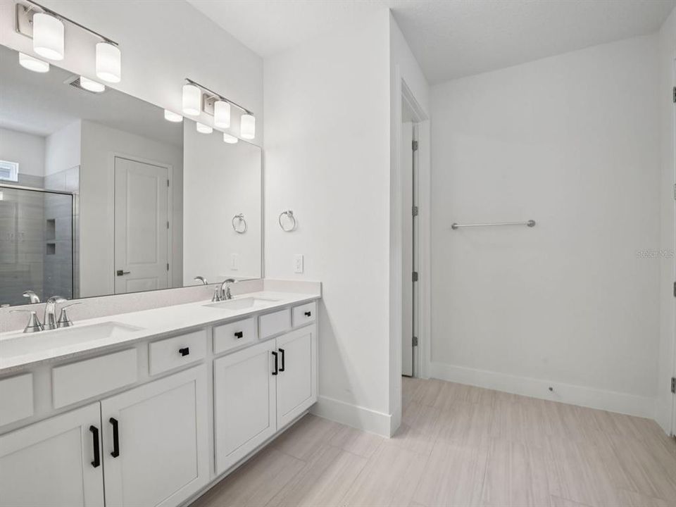 En Venta: $495,652 (5 camas, 3 baños, 3232 Pies cuadrados)