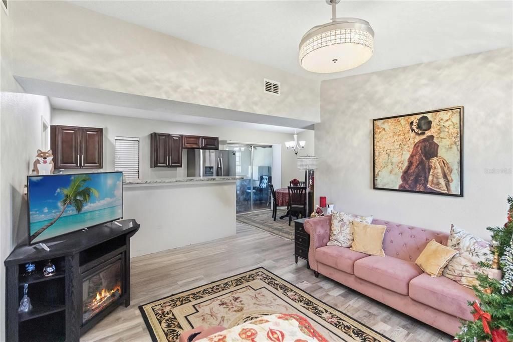 En Venta: $315,000 (3 camas, 2 baños, 1444 Pies cuadrados)