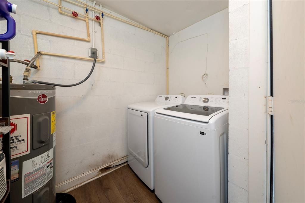 For Sale: $450,900 (3 beds, 2 baths, 1728 Square Feet)