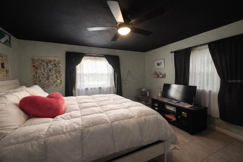 For Sale: $1,200,000 (3 beds, 2 baths, 1760 Square Feet)