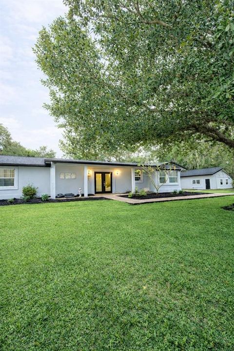 For Sale: $1,200,000 (3 beds, 2 baths, 1760 Square Feet)