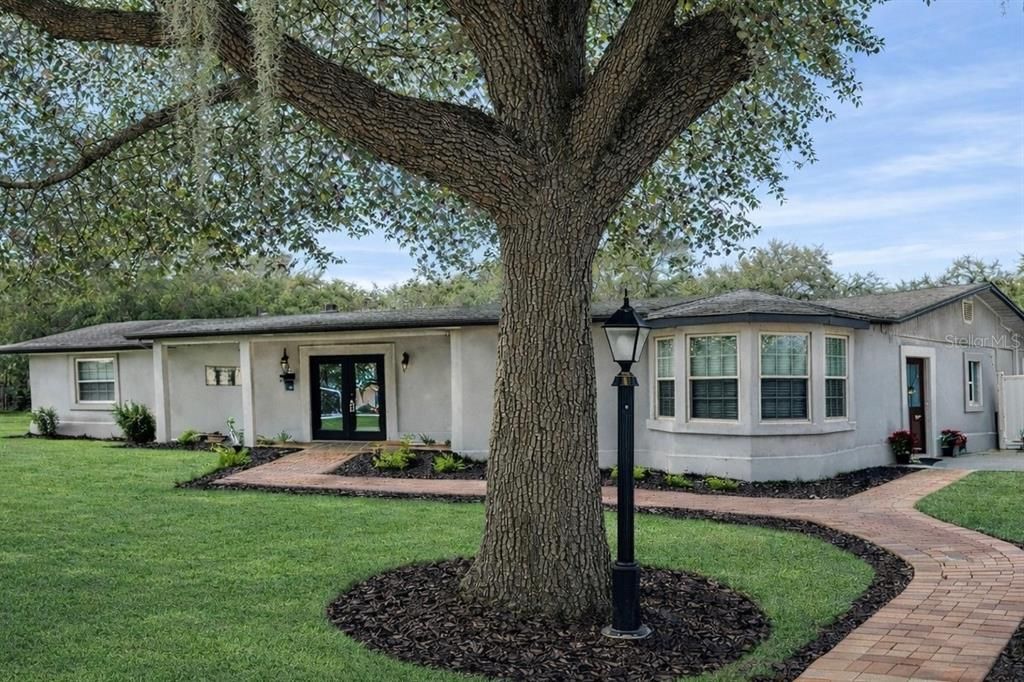 For Sale: $1,200,000 (3 beds, 2 baths, 1760 Square Feet)