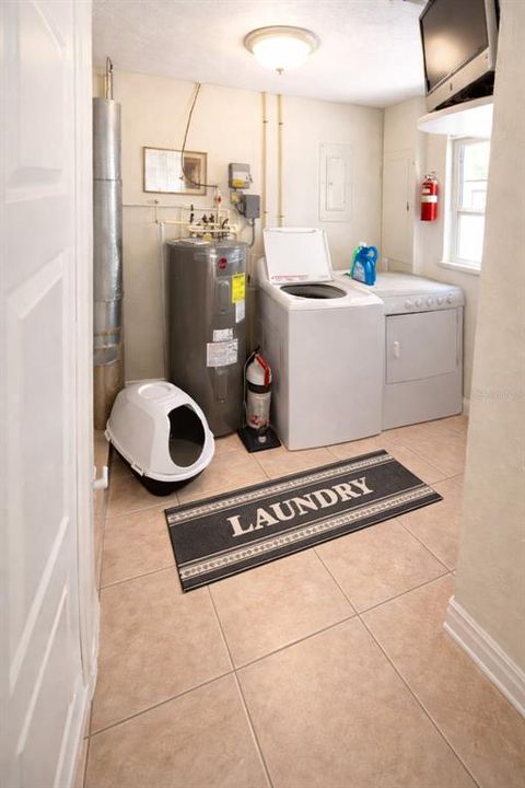 For Sale: $1,200,000 (3 beds, 2 baths, 1760 Square Feet)