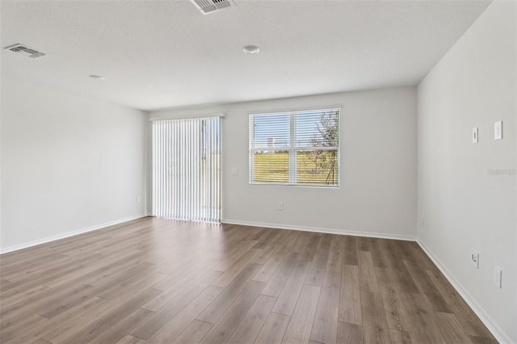 待售: $278,000 (2 贝兹, 2 浴室, 1566 平方英尺)