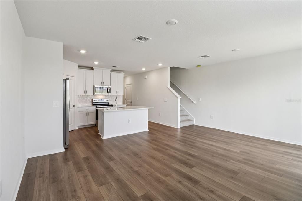 待售: $278,000 (2 贝兹, 2 浴室, 1566 平方英尺)