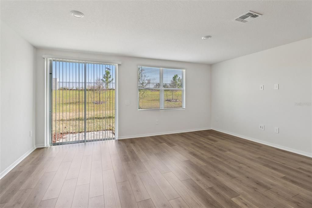 待售: $278,000 (2 贝兹, 2 浴室, 1566 平方英尺)