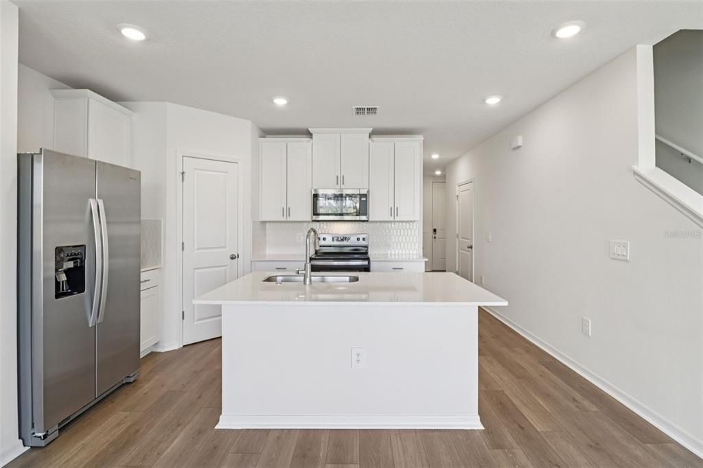 待售: $278,000 (2 贝兹, 2 浴室, 1566 平方英尺)