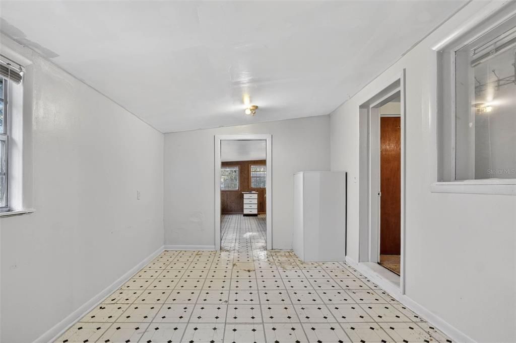 待售: $275,000 (2 贝兹, 1 浴室, 1368 平方英尺)