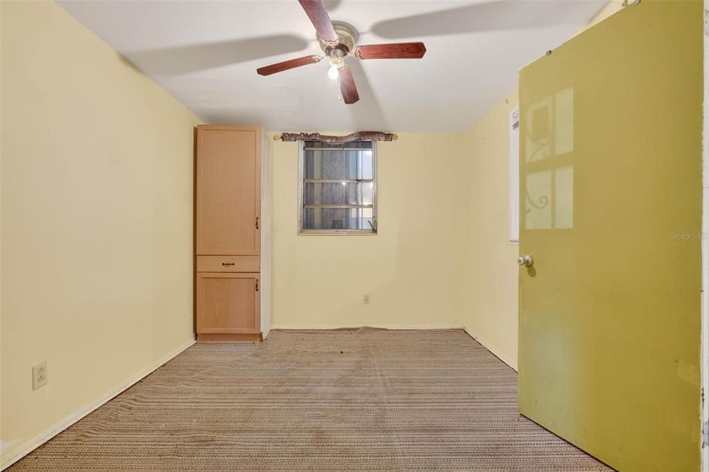 待售: $275,000 (2 贝兹, 1 浴室, 1368 平方英尺)