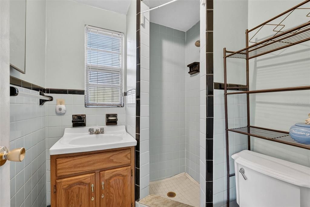 待售: $275,000 (2 贝兹, 1 浴室, 1368 平方英尺)