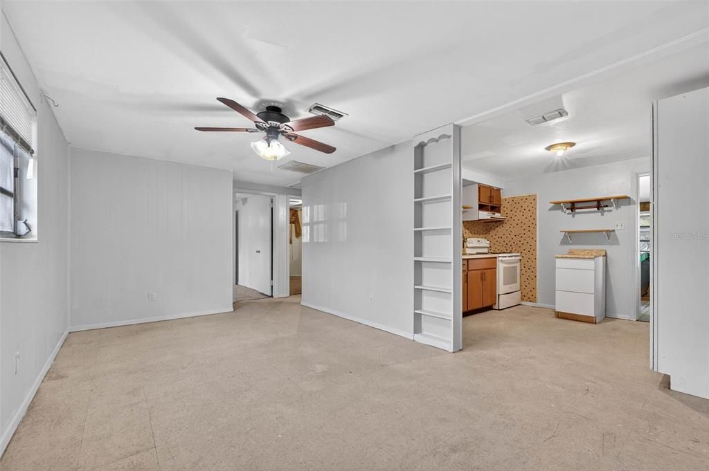 待售: $275,000 (2 贝兹, 1 浴室, 1368 平方英尺)