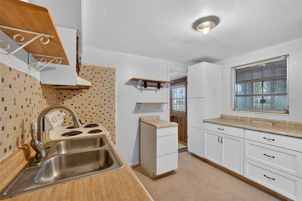 待售: $275,000 (2 贝兹, 1 浴室, 1368 平方英尺)