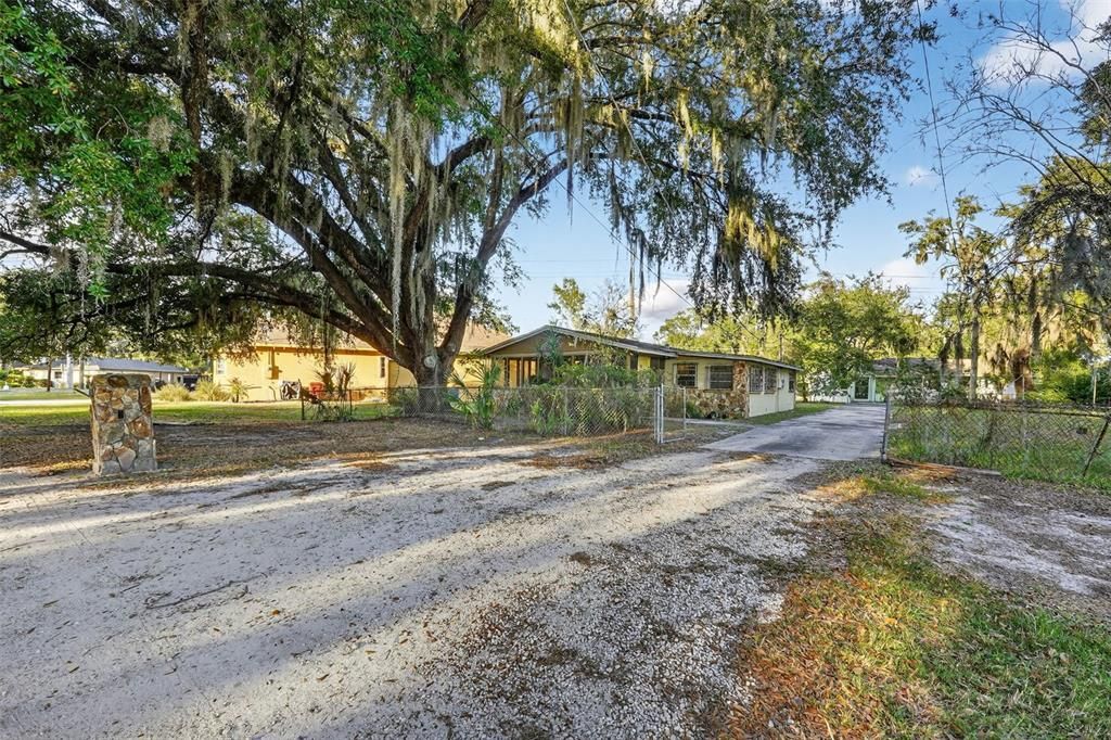 待售: $275,000 (2 贝兹, 1 浴室, 1368 平方英尺)