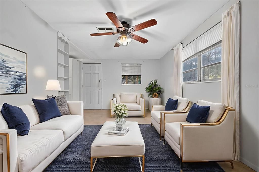 待售: $275,000 (2 贝兹, 1 浴室, 1368 平方英尺)