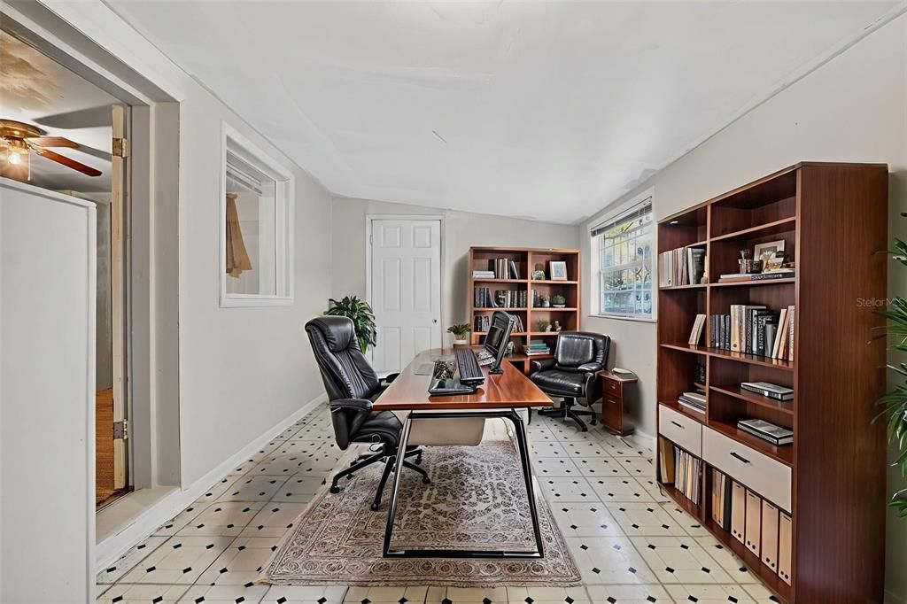 待售: $275,000 (2 贝兹, 1 浴室, 1368 平方英尺)