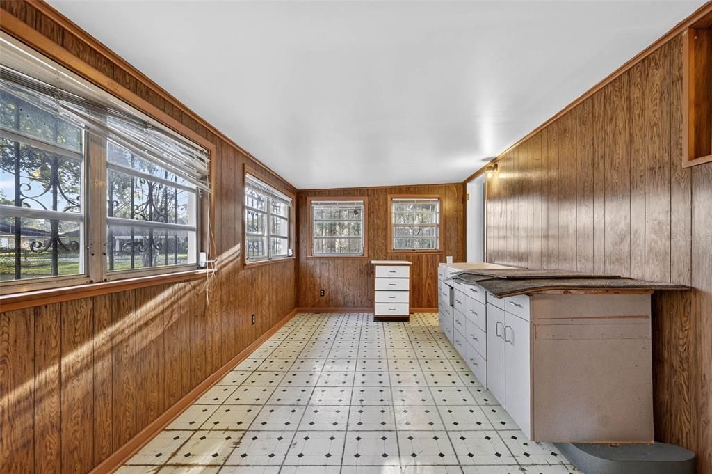 待售: $275,000 (2 贝兹, 1 浴室, 1368 平方英尺)