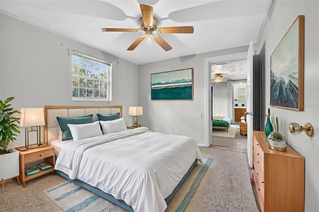 待售: $275,000 (2 贝兹, 1 浴室, 1368 平方英尺)