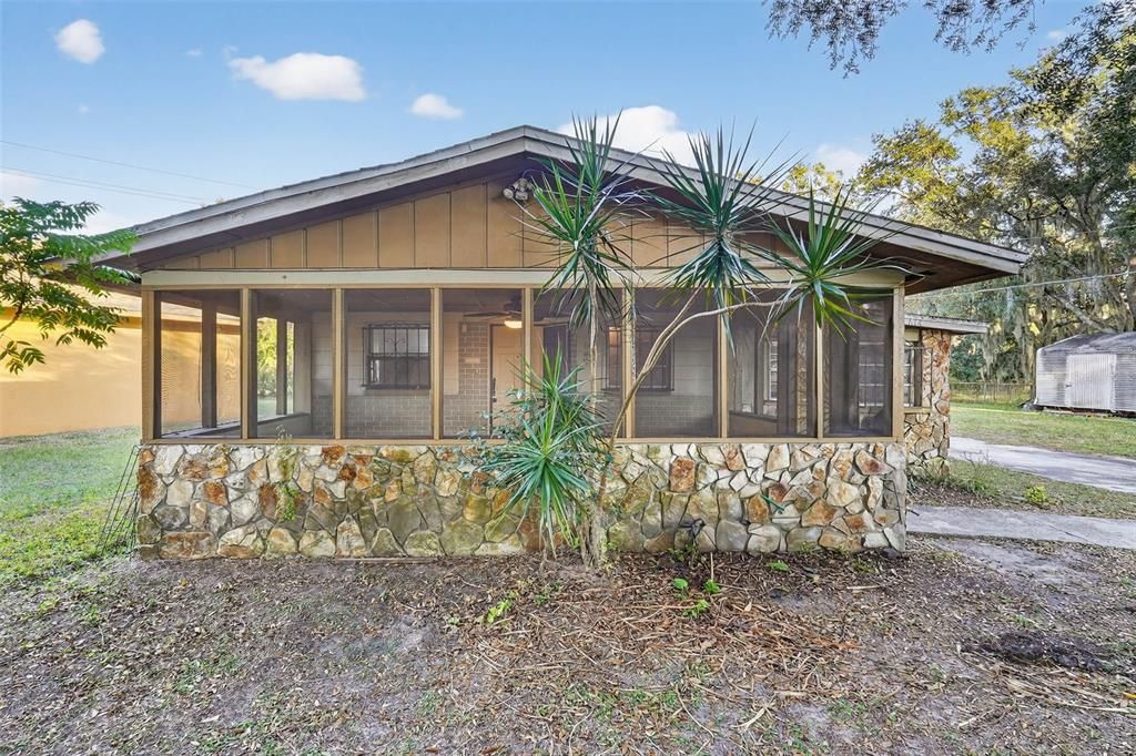 待售: $275,000 (2 贝兹, 1 浴室, 1368 平方英尺)