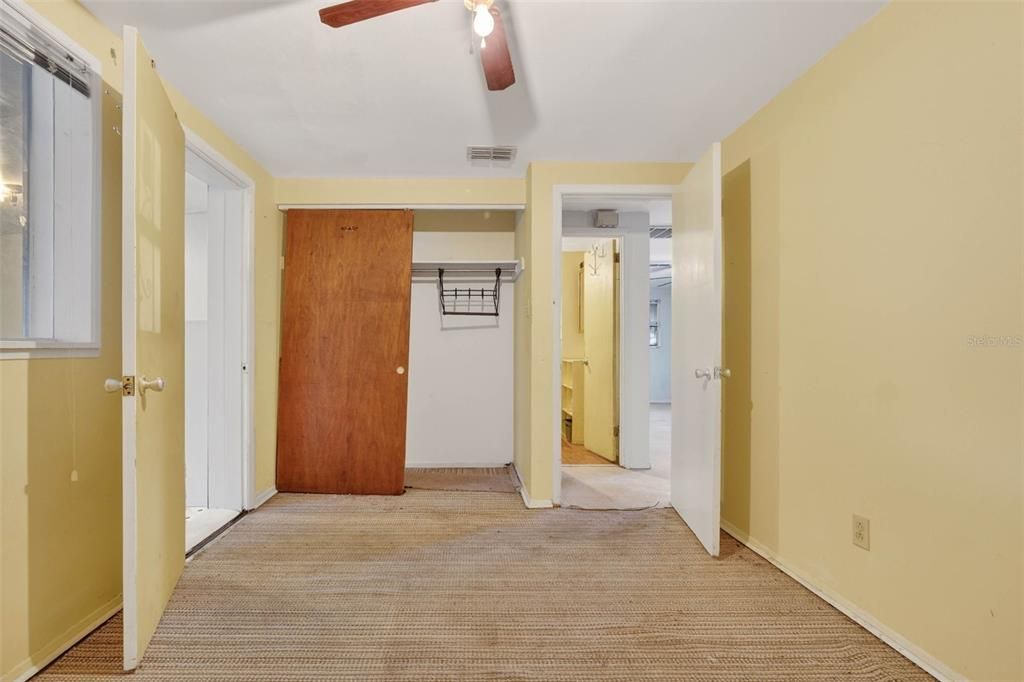 待售: $275,000 (2 贝兹, 1 浴室, 1368 平方英尺)