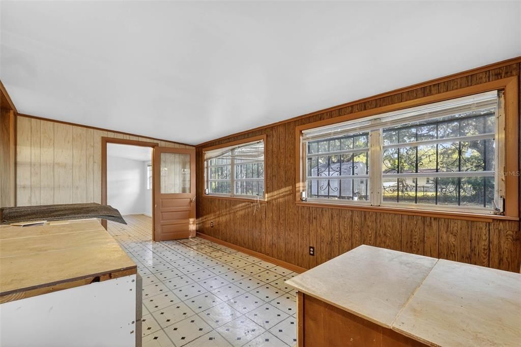 待售: $275,000 (2 贝兹, 1 浴室, 1368 平方英尺)