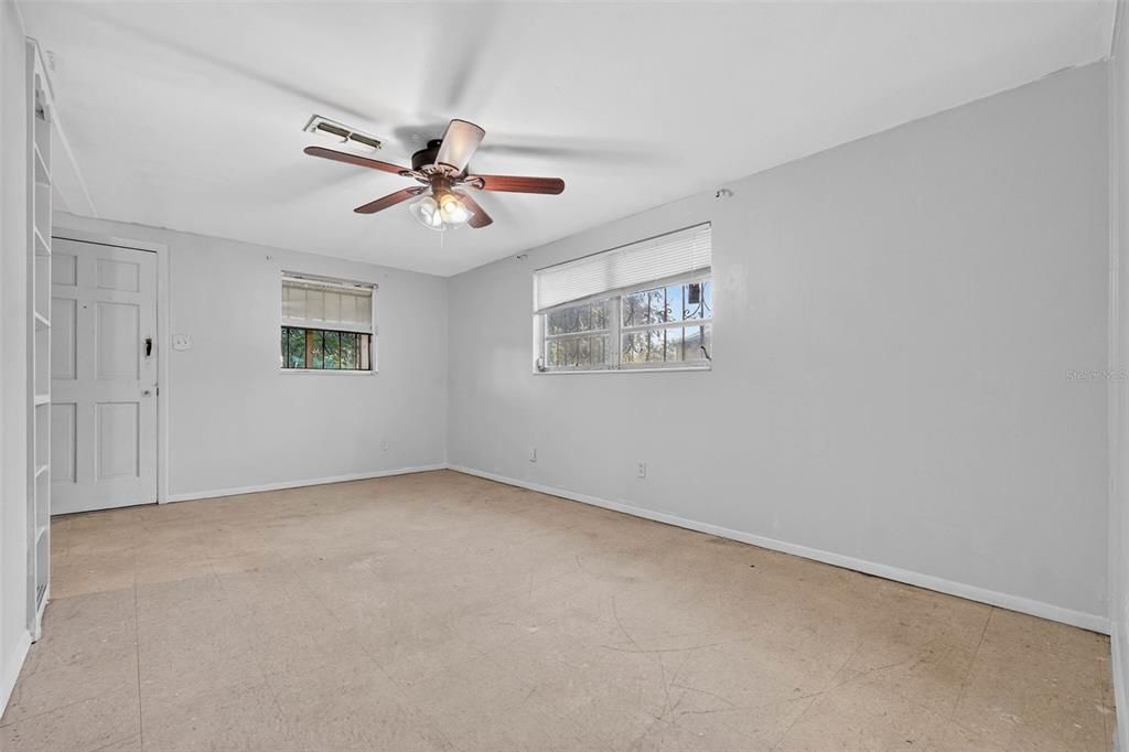 待售: $275,000 (2 贝兹, 1 浴室, 1368 平方英尺)