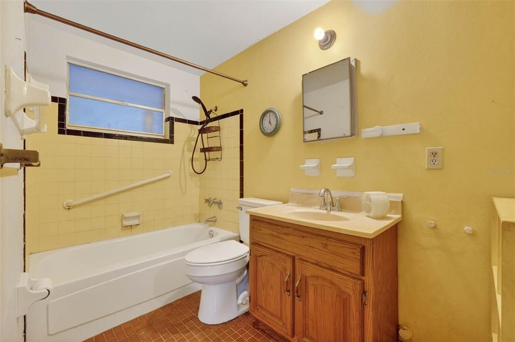 待售: $275,000 (2 贝兹, 1 浴室, 1368 平方英尺)