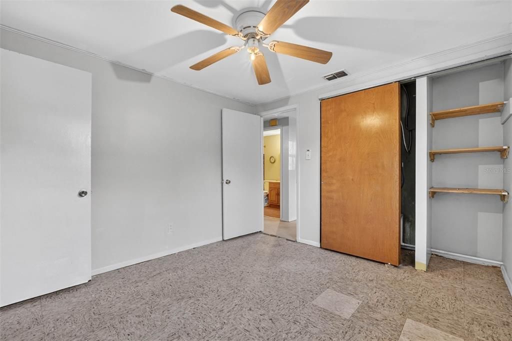 待售: $275,000 (2 贝兹, 1 浴室, 1368 平方英尺)