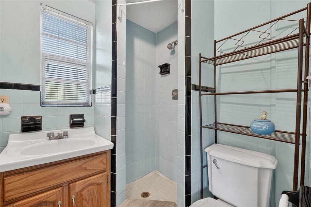 待售: $275,000 (2 贝兹, 1 浴室, 1368 平方英尺)