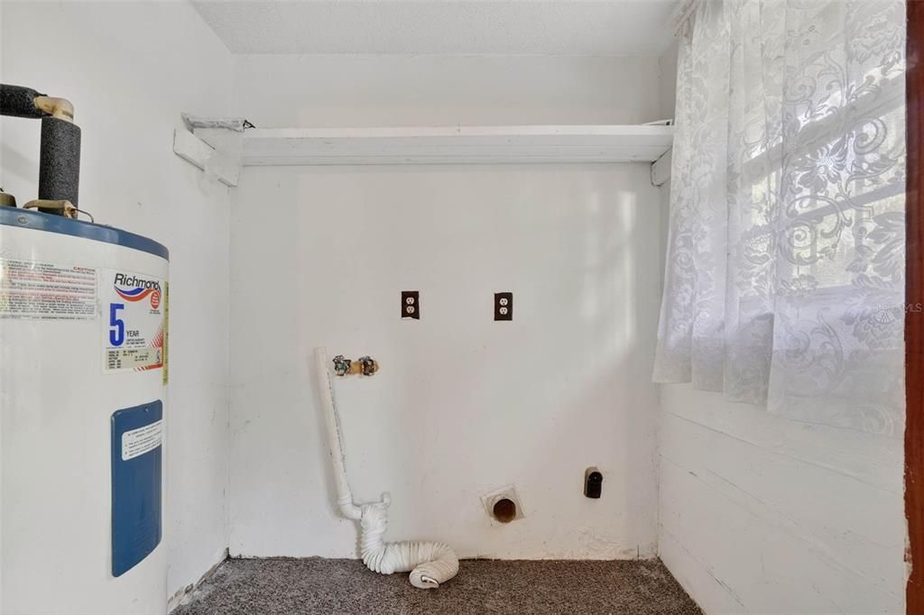 待售: $275,000 (2 贝兹, 1 浴室, 1368 平方英尺)