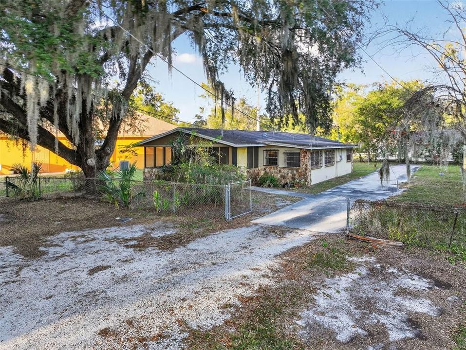 待售: $275,000 (2 贝兹, 1 浴室, 1368 平方英尺)