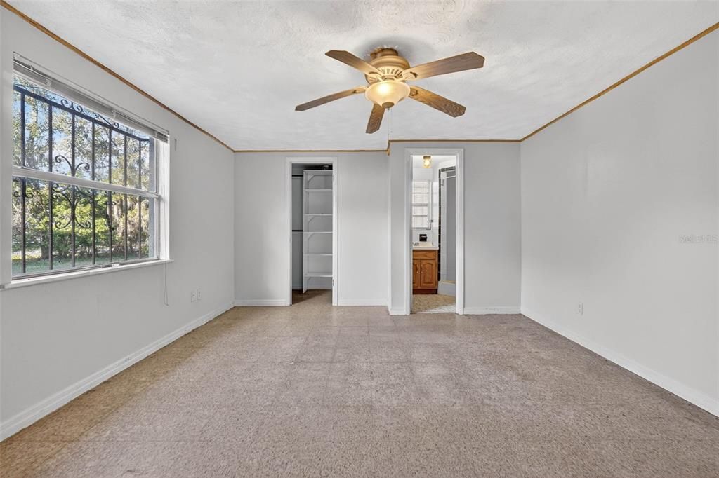 待售: $275,000 (2 贝兹, 1 浴室, 1368 平方英尺)