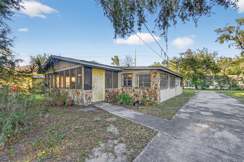 待售: $275,000 (2 贝兹, 1 浴室, 1368 平方英尺)