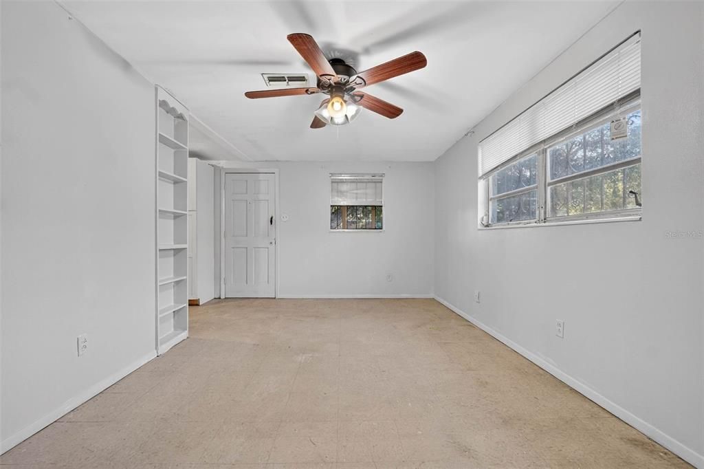 待售: $275,000 (2 贝兹, 1 浴室, 1368 平方英尺)