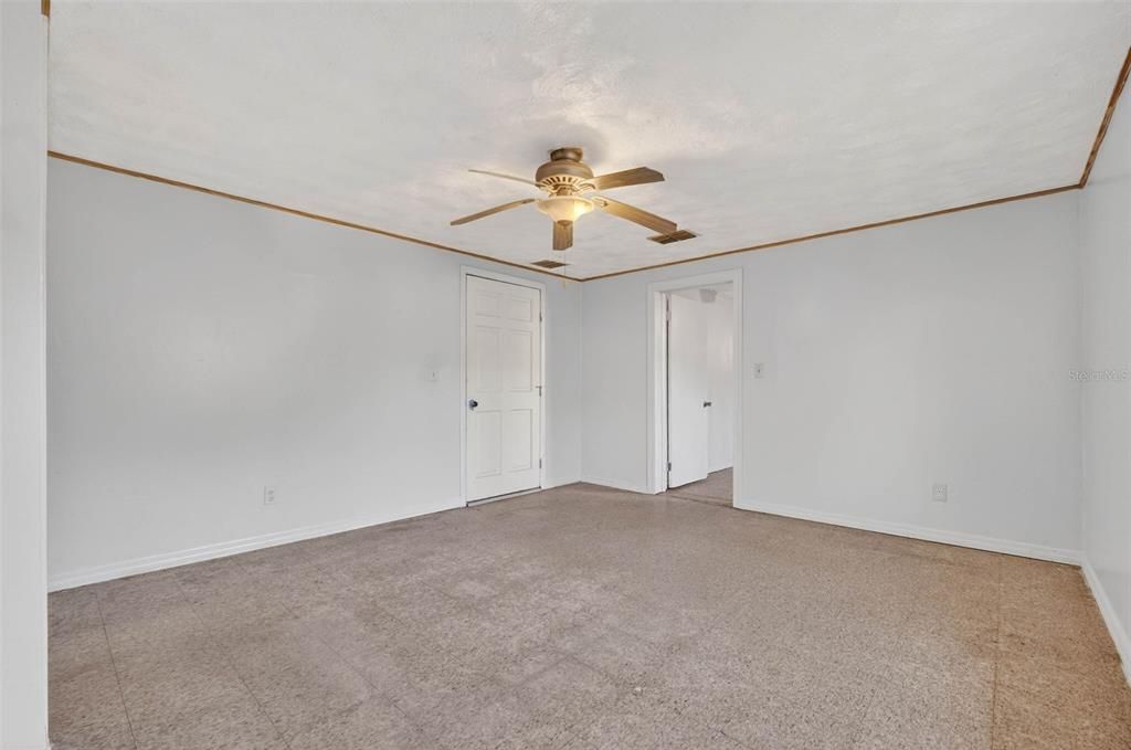 待售: $275,000 (2 贝兹, 1 浴室, 1368 平方英尺)