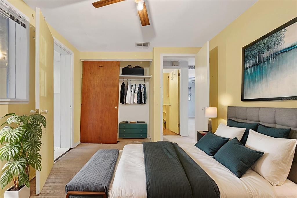 待售: $275,000 (2 贝兹, 1 浴室, 1368 平方英尺)