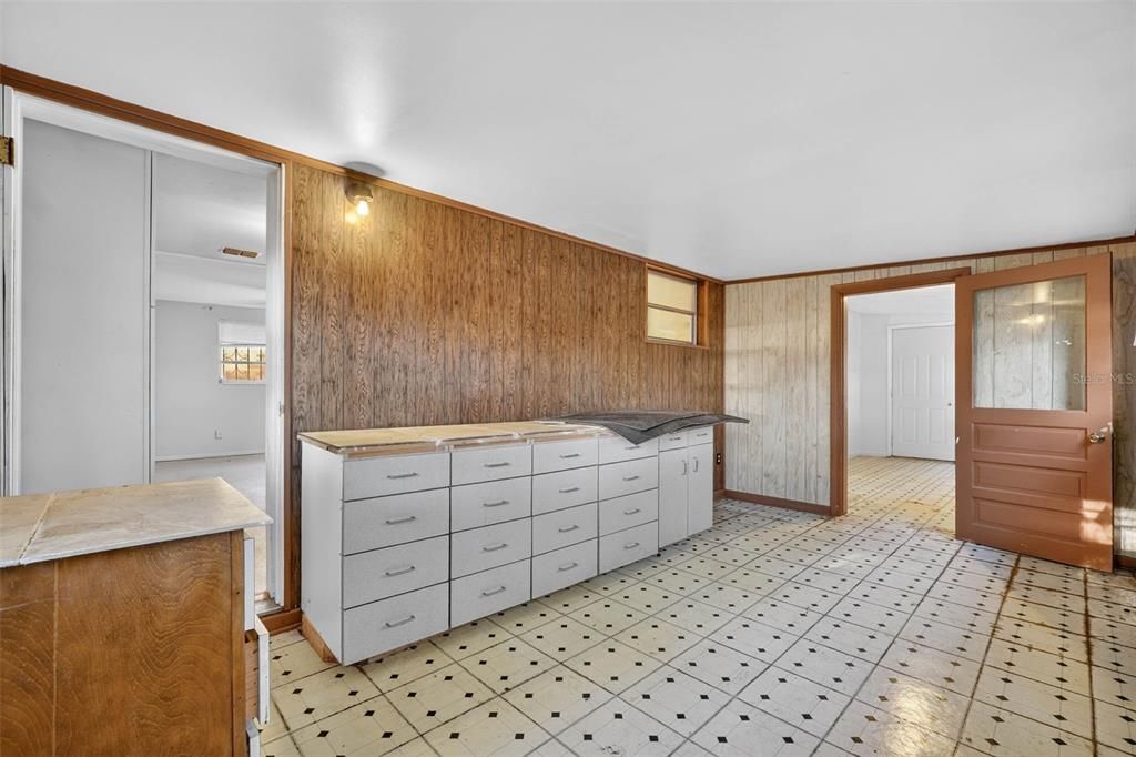 待售: $275,000 (2 贝兹, 1 浴室, 1368 平方英尺)