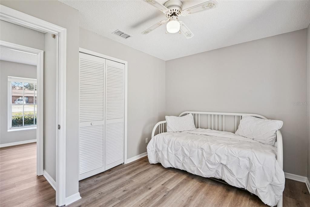 待售: $278,900 (3 贝兹, 2 浴室, 1038 平方英尺)