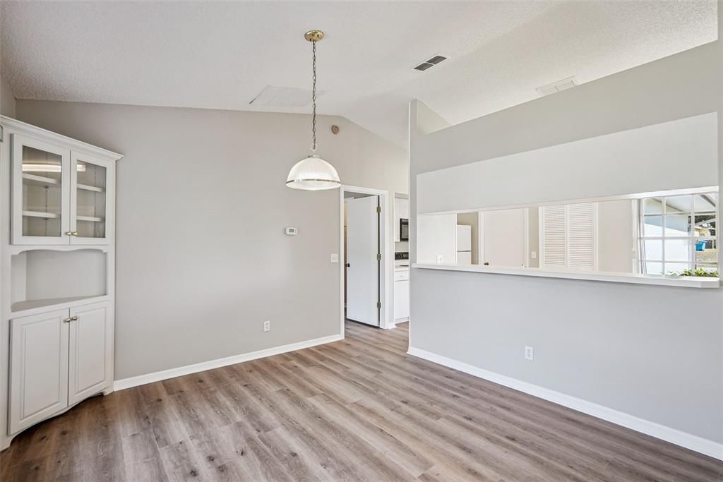 待售: $278,900 (3 贝兹, 2 浴室, 1038 平方英尺)