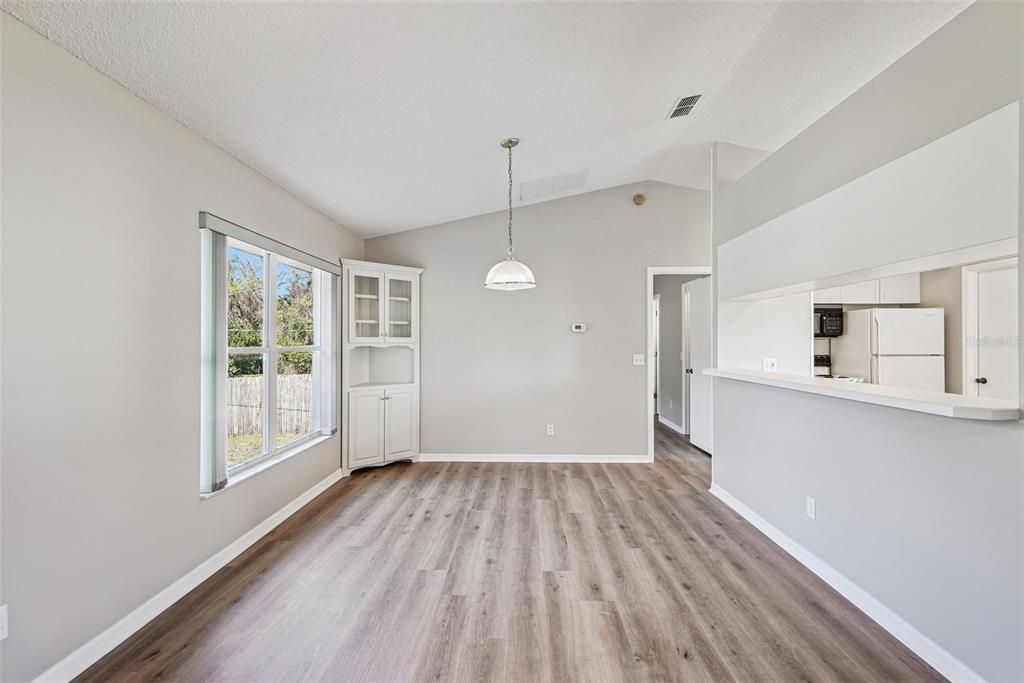 待售: $278,900 (3 贝兹, 2 浴室, 1038 平方英尺)