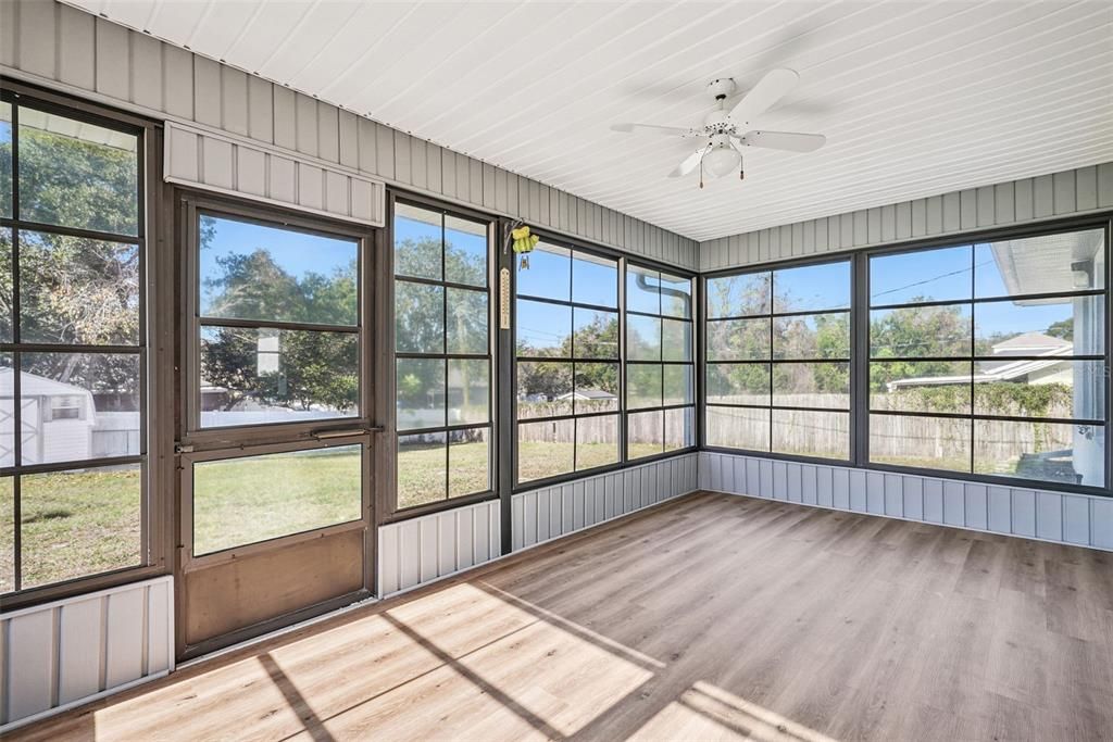 待售: $278,900 (3 贝兹, 2 浴室, 1038 平方英尺)