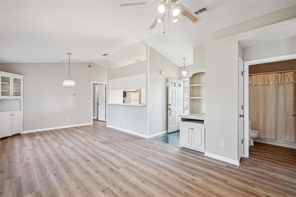 待售: $278,900 (3 贝兹, 2 浴室, 1038 平方英尺)