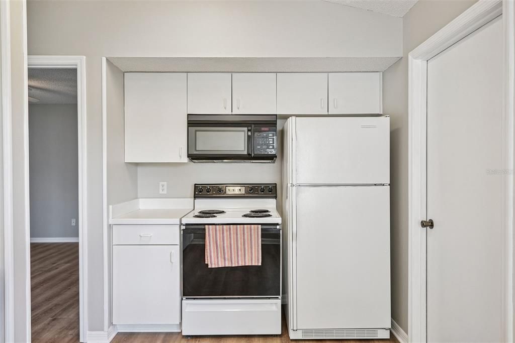 待售: $278,900 (3 贝兹, 2 浴室, 1038 平方英尺)