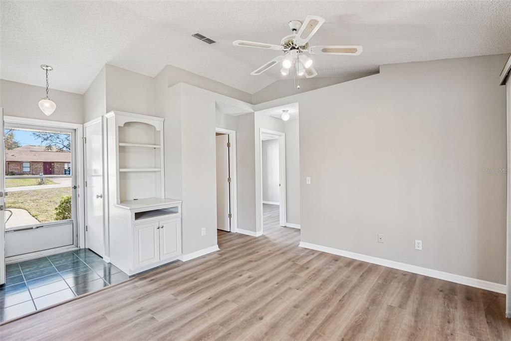 待售: $278,900 (3 贝兹, 2 浴室, 1038 平方英尺)