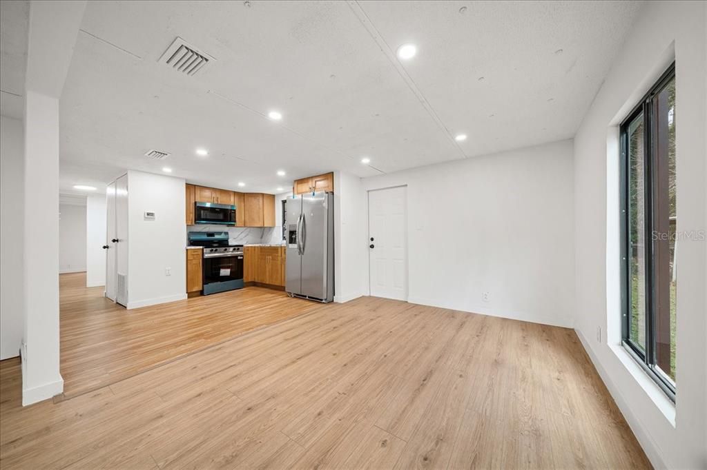 待售: $249,900 (3 贝兹, 1 浴室, 920 平方英尺)