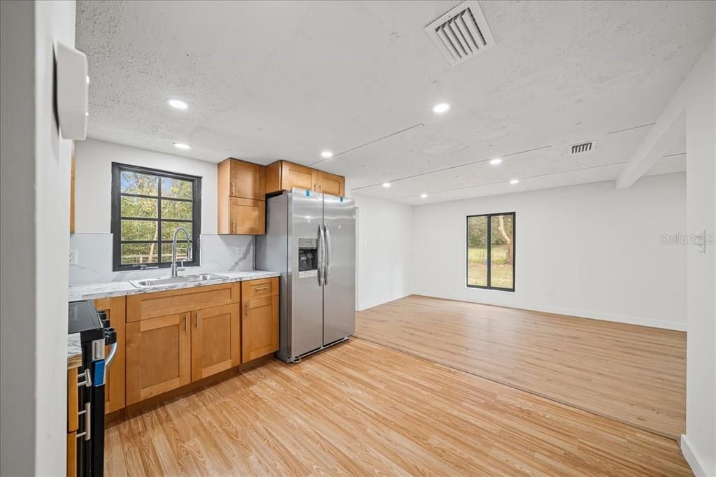 待售: $249,900 (3 贝兹, 1 浴室, 920 平方英尺)