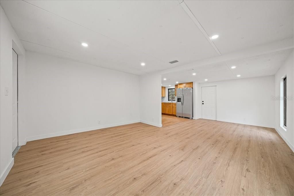 待售: $249,900 (3 贝兹, 1 浴室, 920 平方英尺)