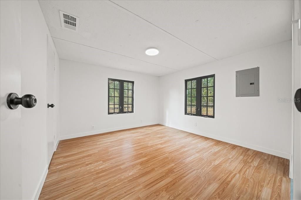 待售: $249,900 (3 贝兹, 1 浴室, 920 平方英尺)