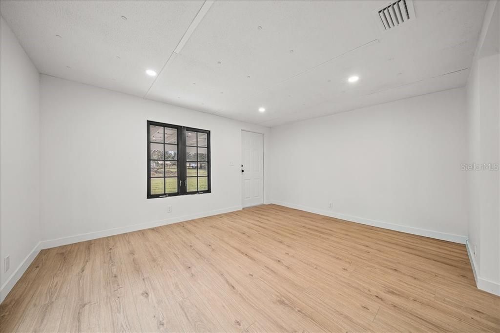 待售: $249,900 (3 贝兹, 1 浴室, 920 平方英尺)