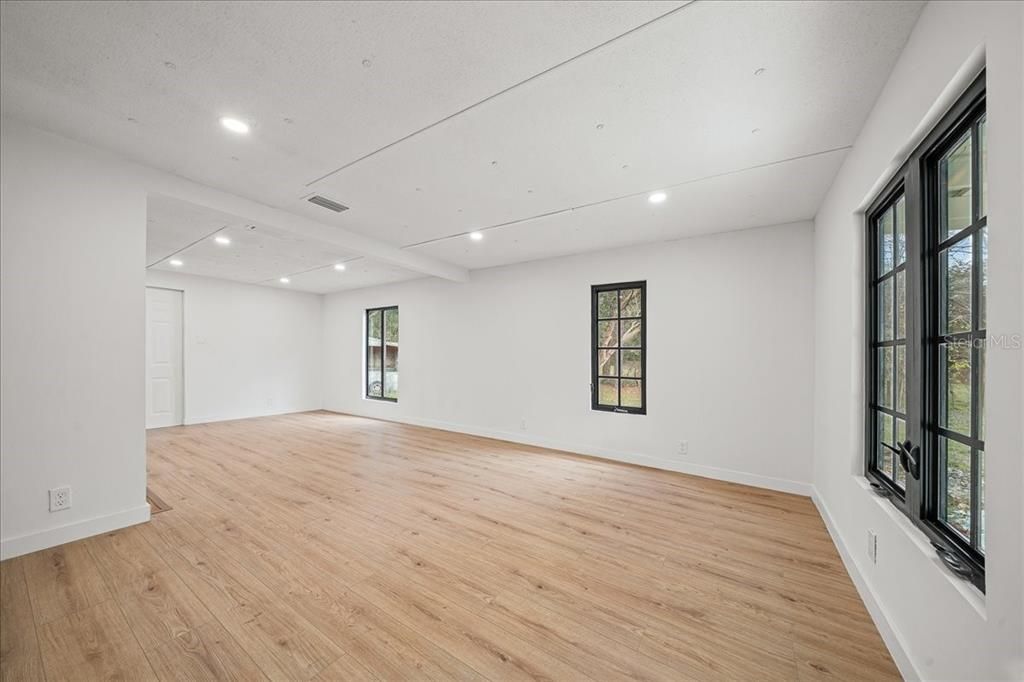 待售: $249,900 (3 贝兹, 1 浴室, 920 平方英尺)